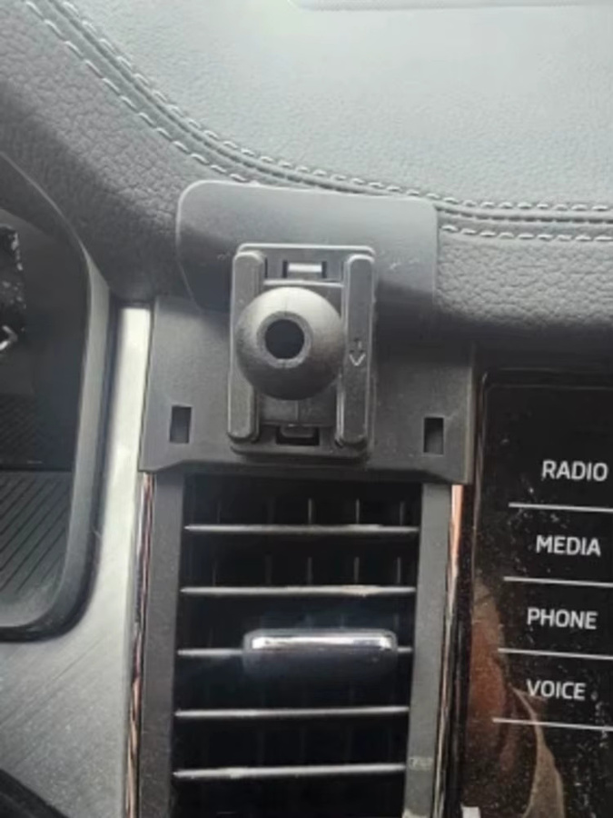 SNBLO Smartphone Halterung für Skoda Octavia, Superb, Rapid und Kamiq/Kodiaq, Handyhalterung für das Fahrzeug-Interieur, Schwarz - Bild 4