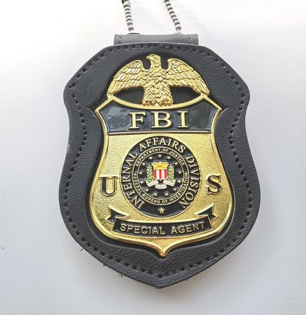 FBI Abzeichen, Kupfer, Lederhülle mit Schnalle und Kugelkette, beige, Damen - Bild 1