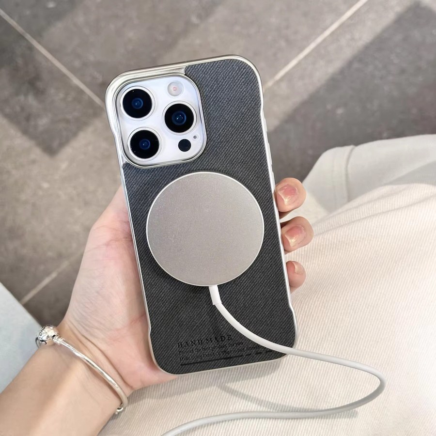 Luxuriöse und stoßfeste Magnet-Schutzhülle für Apple iPhone 17 Pro Max, 16 Plus, 15, 14, 13 in Rot mit MagSafe Wireless Charging Kompatibilität - Bild 2