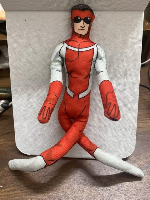 Yiran toy Invincible Omni-Man Mark Grayson Stoffpuppe, Actionfigur Plüsch, 28cm, ab 18 Jahre - Bild 1