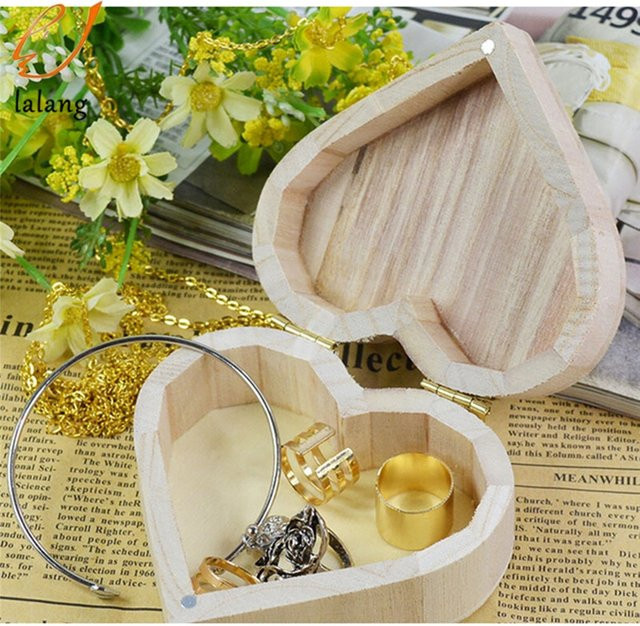 Herzförmige Schmuckbox aus Holz in Braun als Aufbewahrungsbox für Ringe und Ohrringe - Bild 1