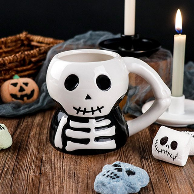 SILVER BOX Kaffeetasse aus weißer Kaolin-Keramik mit 3D-Schädel-Design, 230,5 ml - Bild 1