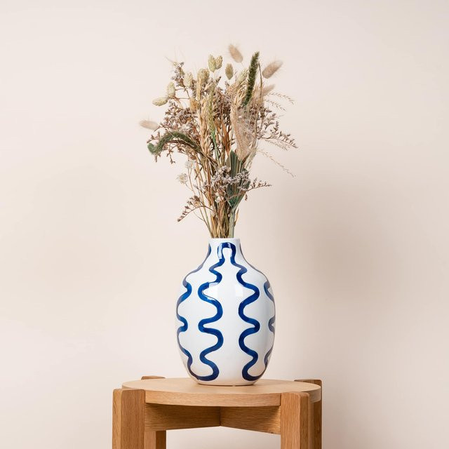 Keramikvase BLUME2000 mit Wellenmuster in Weiß und Blau, Höhe: 18,5 cm, Breite: 18,5 cm, Tiefe: 26,5 cm - Bild 1