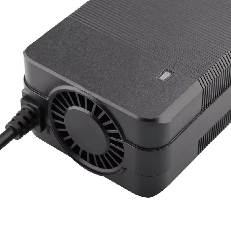 TANGSPOWER LiFePO4 Ladegerät 14,6 V 10A für 4S 12V Lithium-Eisenphosphat Akkus mit XT60 Stecker, Schwarz - Bild 3