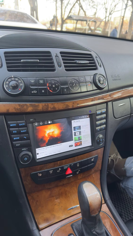 CHSTEK Carplay Multimedia-Player für Mercedes Benz W211 E Klasse W219 W463 E200 CLS Autoradio-Haupteinheit mit Android 13, WIFI, 4G und GPS, Schwarz - Bild 1
