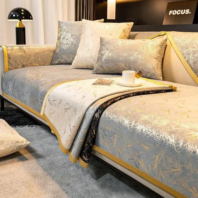 Rutschfeste Sofamatte aus Jacquard-Polyester in Gold, 70 x 70 cm - Bild 1