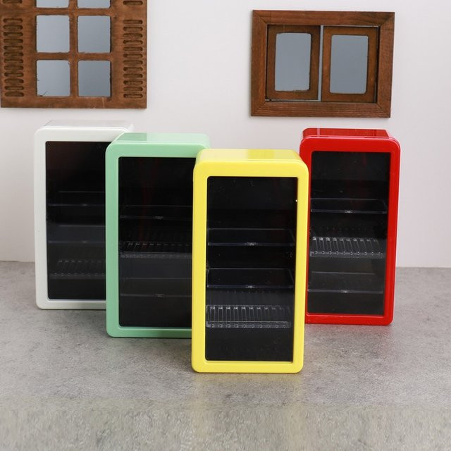 MSFTOYS Miniatur-Kühlschrank für Puppenhaus im Maßstab 1:12 mit Lichtfunktion, Rot - Bild 1