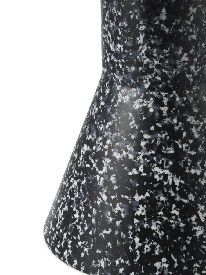 Normann Copenhagen Bit Stool Cone Hocker aus recyceltem Kunststoff in Schwarz - Bild 4