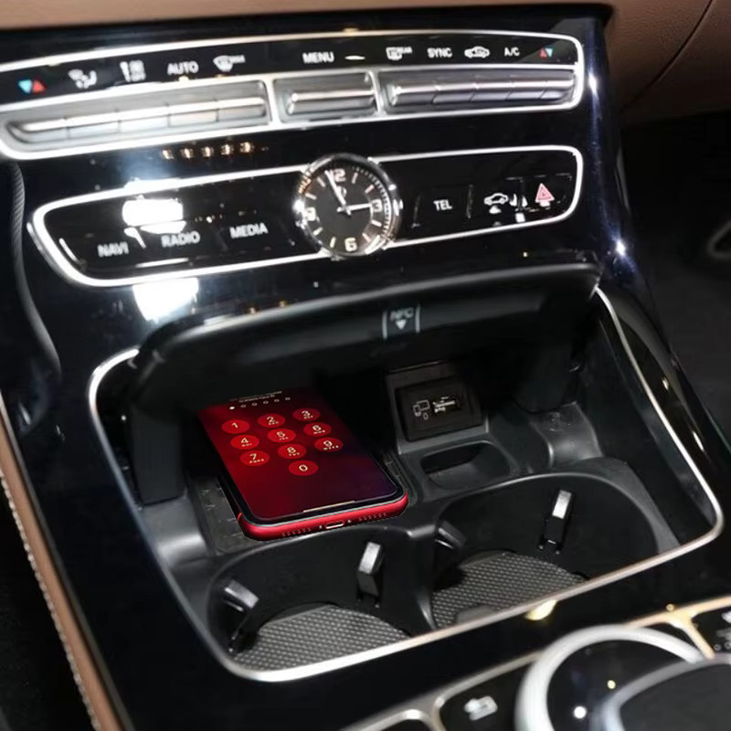 Carinway Wireless Auto-Handy-Ladegerät für Mercedes W213 E-Klasse E200 E260 E300 E350 (2016-2021), Ladehalterung in Schwarz - Bild 2