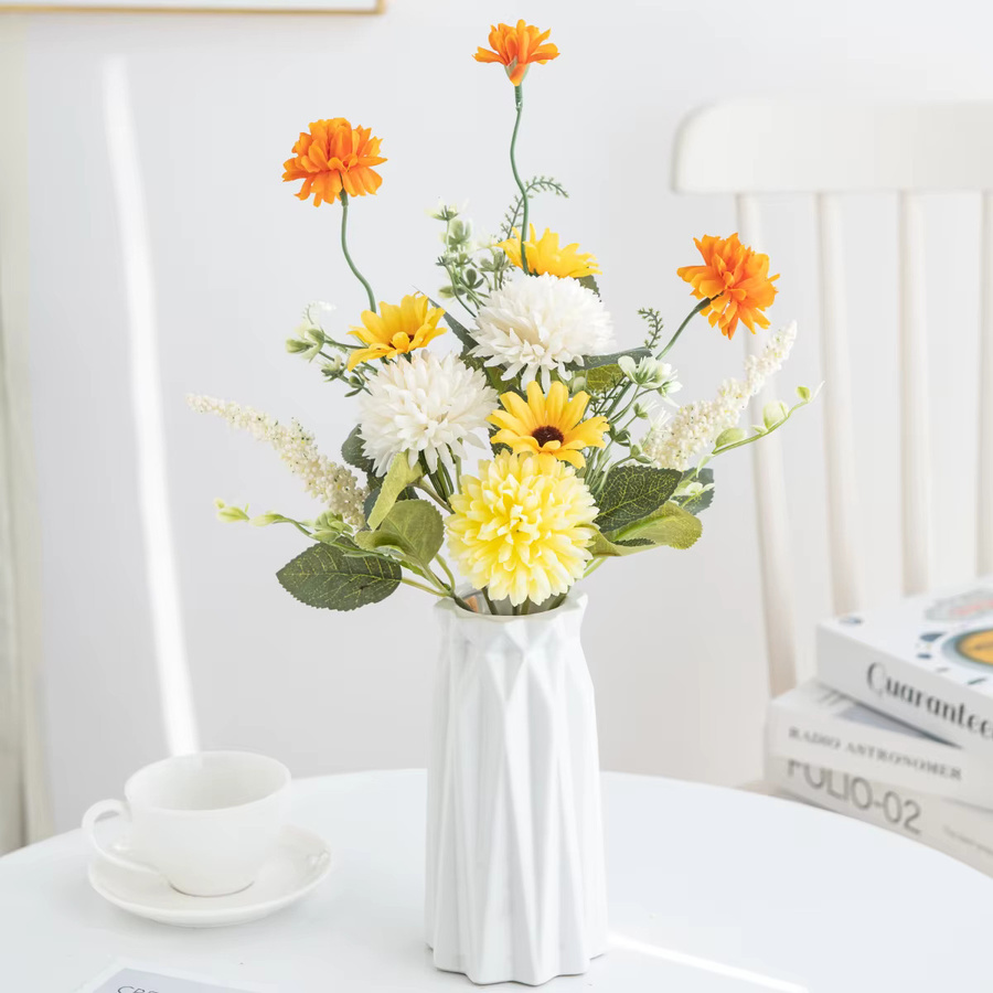 XIAOYINMO Künstliche Chrysanthemen Blumen in Form eines runden Seidenstraußes, Mehrfarbig, Ideal für Hochzeit, Garten und Dekoration - Bild 1