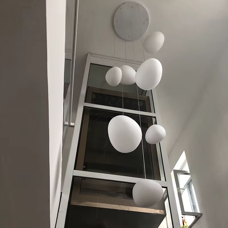 Gbbmade Skandinavischer Kronleuchter aus Glas in Weiß für Wohnzimmer, Esszimmer und Treppenhäuser - Bild 6