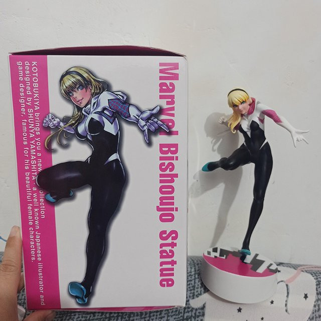 Bandai Marvel Avengers Lady Amazing Spider Gwen Actionfigur, 22cm - Bild 1