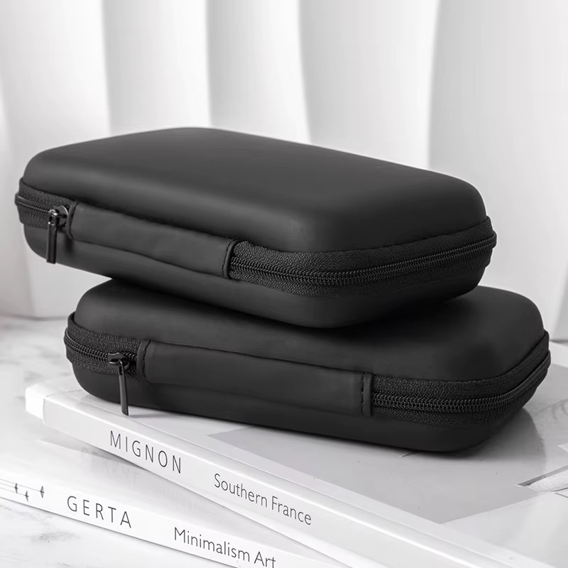 SAFENH Tragbare Mini 3C Hard Shell Aufbewahrungstasche aus Kunstleder für Kopfhörer und Digital Gadgets in Schwarz - Bild 3
