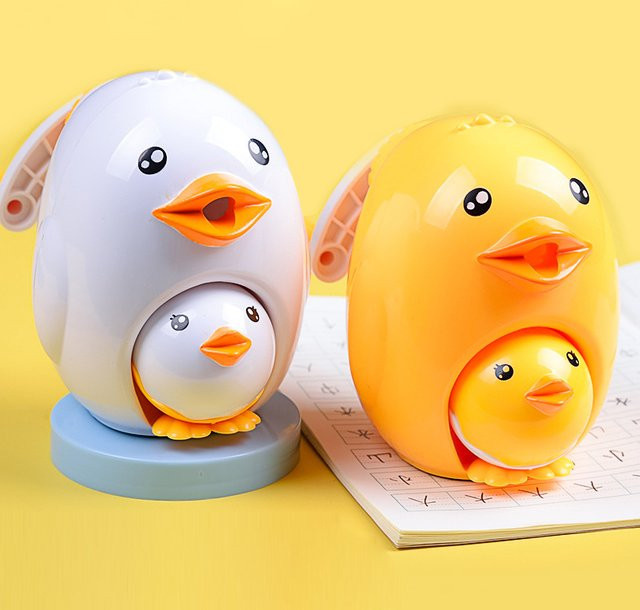 Mechanischer Bleistiftspitzer in Huhn-Form aus Kunststoff, Weiß - Bild 1