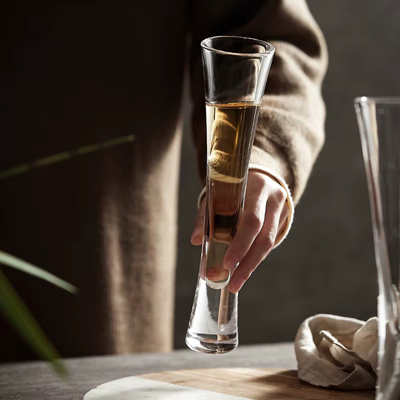 Transparente Champagnerflöten aus Glas für Wein und Cocktails - Bild 4