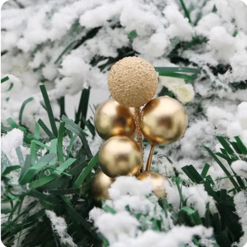 Ataozhekou 10er Set Künstliche Weihnachtsbeeren in Rot und Gold zur festlichen Dekoration für Weihnachten und Neujahr - Bild 2