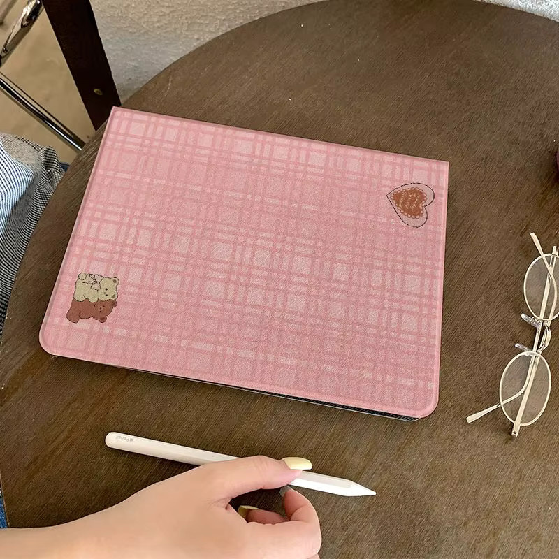 DecoPhone Ins Loving Little Bear Tablet Hülle für iPad Pro 10/11 Zoll und iPad Air (3., 4., 5. Generation) in Weiß und Pink - Bild 2