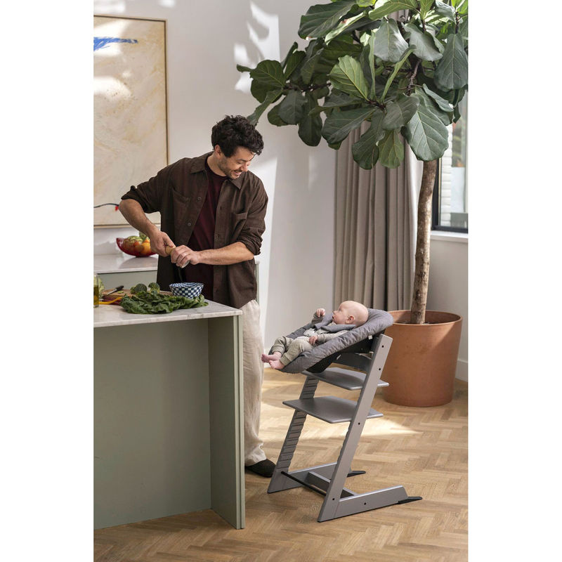 Stokke Tripp Trapp Treppenhochstuhl aus Buchenholz in Grau mit höhen- und tiefenverstellbarer Sitz- und Fußplatte - Bild 3