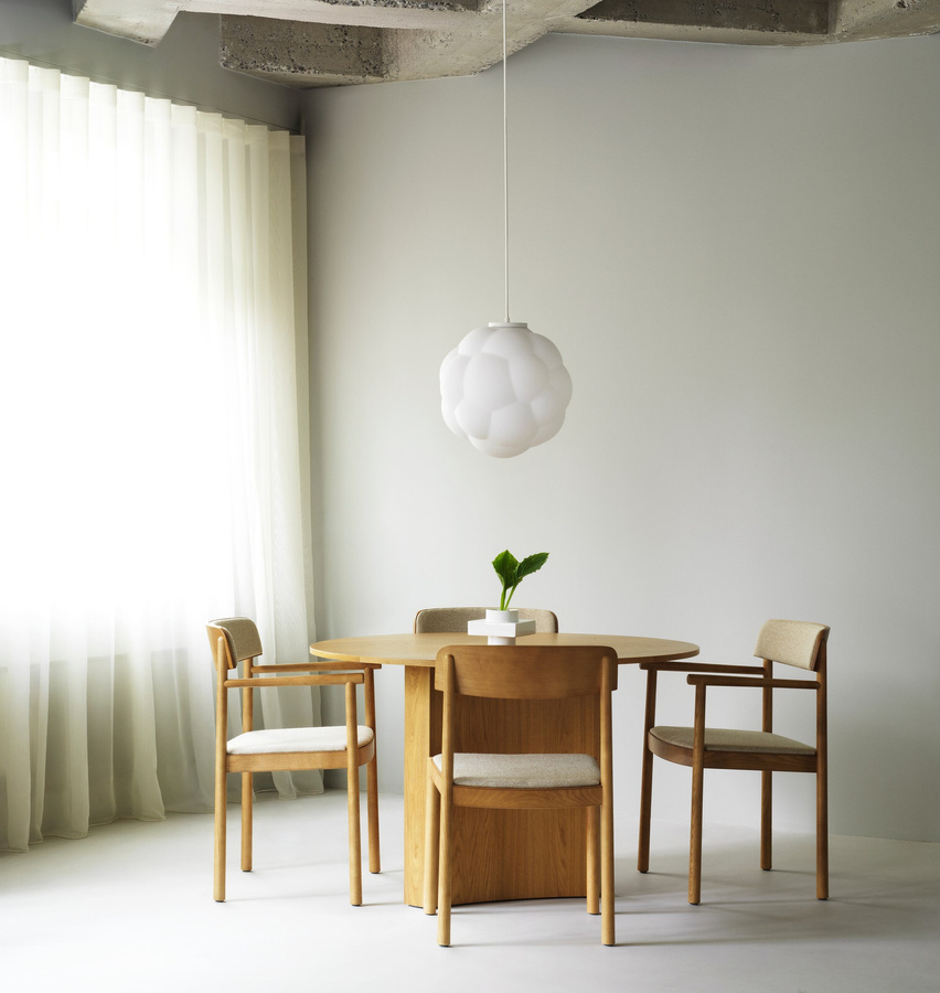 Normann Copenhagen Timb Armlehnstuhl in Braun mit Stoffbezug - Bild 2