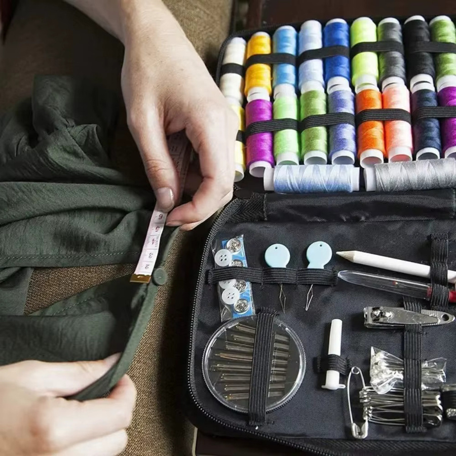 Tragbares Nähset mit 27 Teilen in Multicolour inklusive Fäden, Nadeln, Schere und Maßband in einer praktischen Aufbewahrungstasche für unterwegs - Bild 2