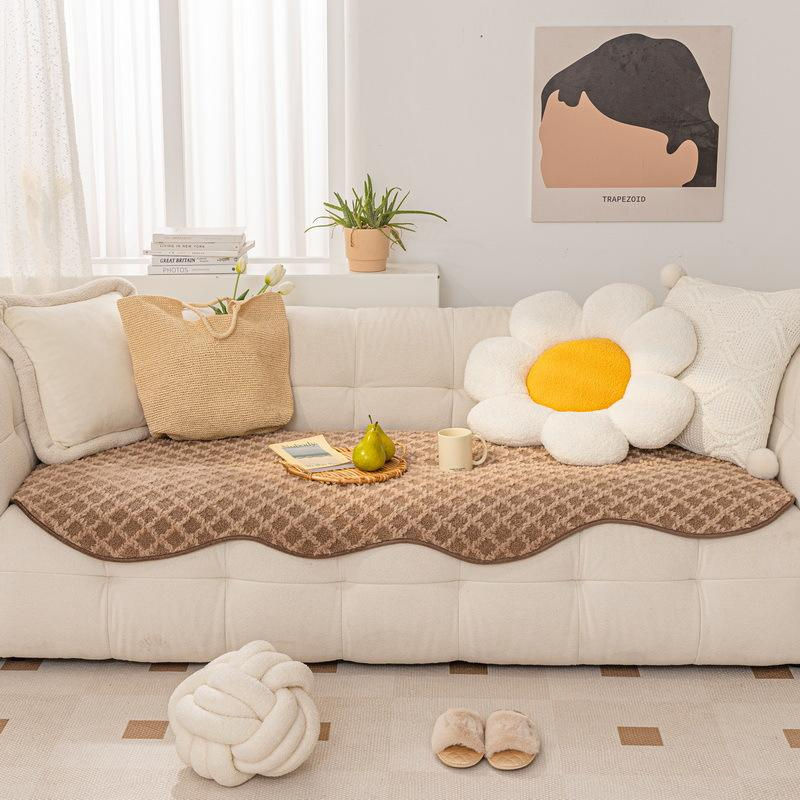 Hochwertiges Sofakissen Super Six aus Plüsch mit Karomuster in Beige oder Braun, B/H: 80 x 90 cm - Bild 2