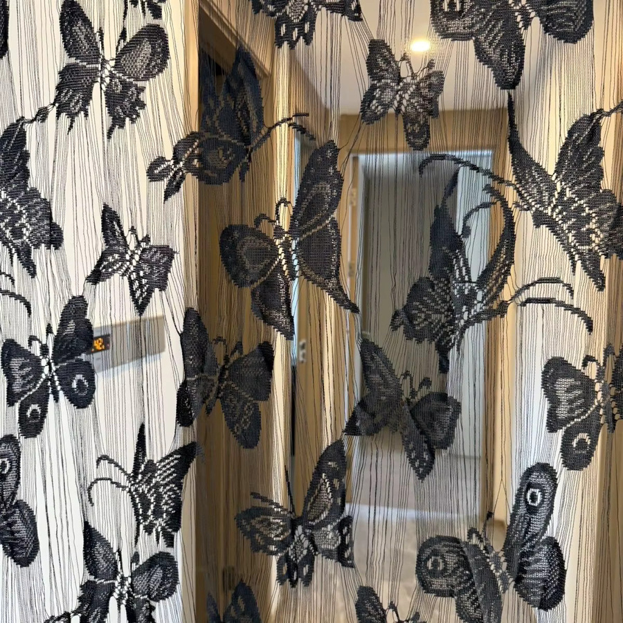 Eleganter Gitter-Schmetterlingsvorhang in Schwarz und Transparent als dekorative Trennwand für Wohnzimmer, Schlafzimmer oder Hochzeitsdekoration - Bild 2