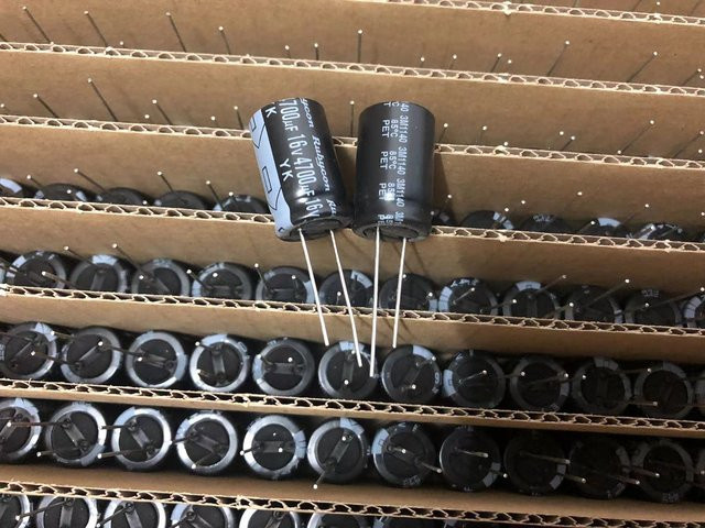 Rubycon YK Serie Aluminium-Elektrolytkondensator 4700µF 16V, 10er Pack, Durchmesser: 16 mm, Höhe: 25 mm - Bild 1
