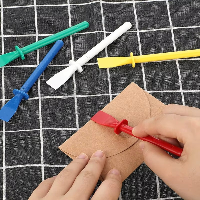 Bunte Klebepinsel Applikatoren aus Kunststoff als DIY-Bastelwerkzeug für Leder und Papier in Mehrfarbig - Bild 6