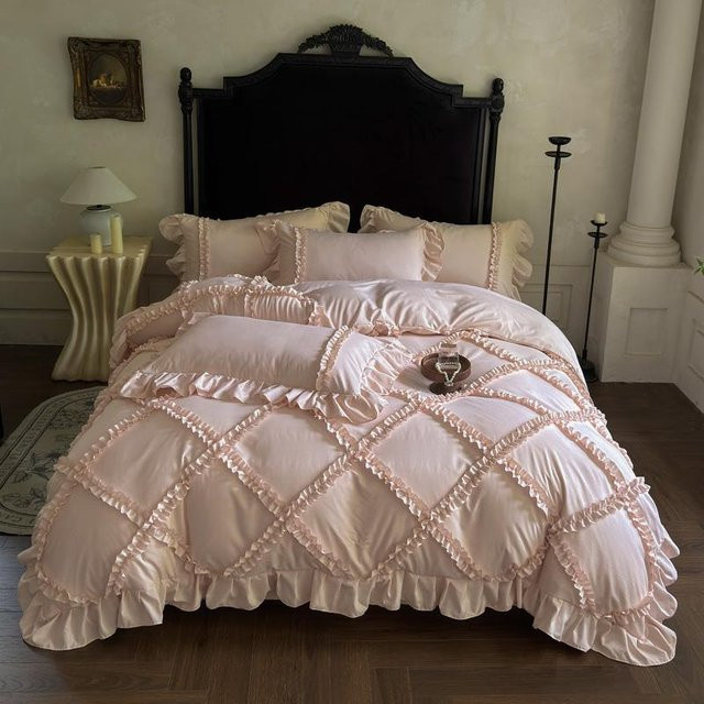 4-teiliges Bettwäsche-Set Bin Chi Textiles im französischen Prinzessinnenstil mit Rüschen, Farbe Rosa, Set bestehend aus Bettbezug, Laken und Kissenbezügen - Bild 1