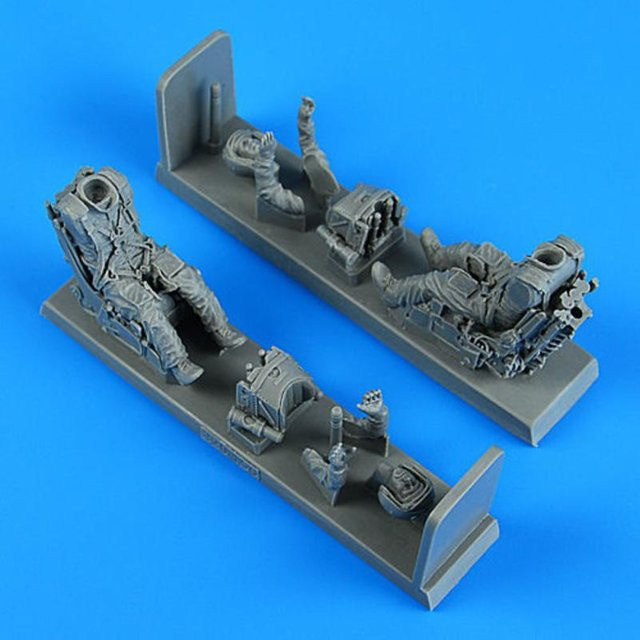 Trumpeter Su-25UB Soviet Pilot and Trainer Pilot with ejection seat, Modellbau, 1:32 - Bild 1