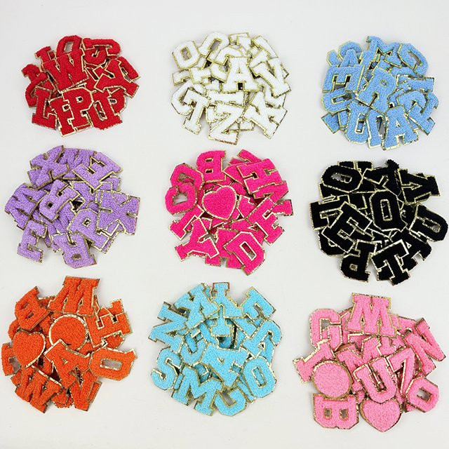 Bunte Chenille-Alphabet-Aufnäher als Farbbuchstaben-Aufkleber für Kleidung und Taschen in Weiß und Multicolour - Bild 1