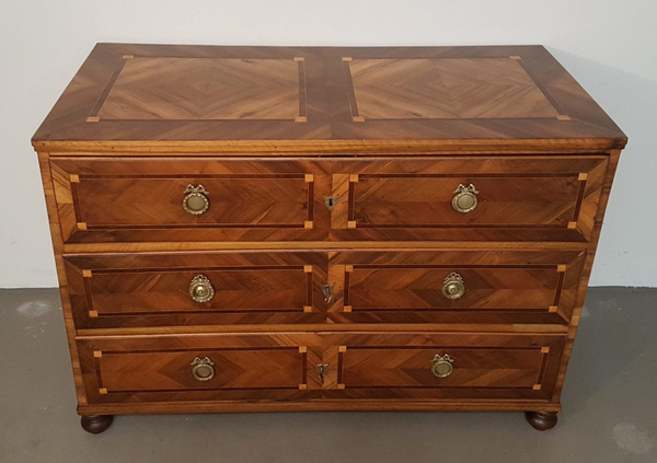 Antikhof Brück Louis Seize Kommode aus Nussbaum in Braun, B/T/H: 180,0 x 60,5 x 88,0 cm