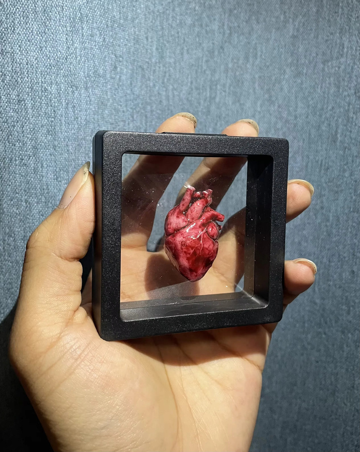 Antike Miniatur-Horror-Dekoration für Puppenhäuser mit Skelett, Schädel und Herz aus Kunststoff - Bild 2