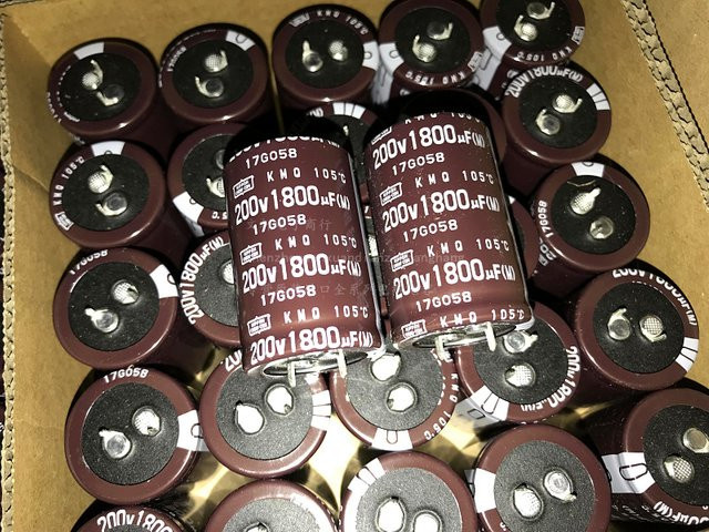 Nippon Chemi-Con KMQ Serie Aluminium-Elektrolytkondensator 1800uF 200V B/H/T: 4,5 x 3,0 x 3,0 cm - Bild 1