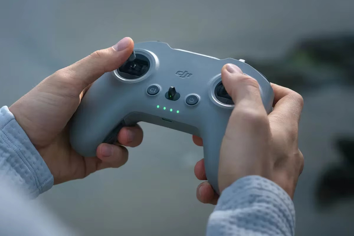 DJI FPV Fernbedienung 3 in Grau mit Bluetooth für DJI Avata 2 und DJI Neo 2 - Bild 2