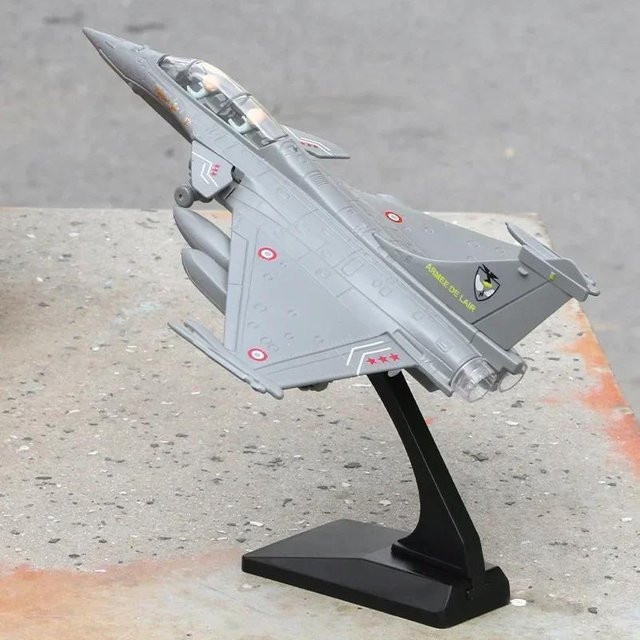 Linyi toy car Rafale Kampfflugzeug Modell, Metall, weiß, ab 14 Jahren - Bild 1