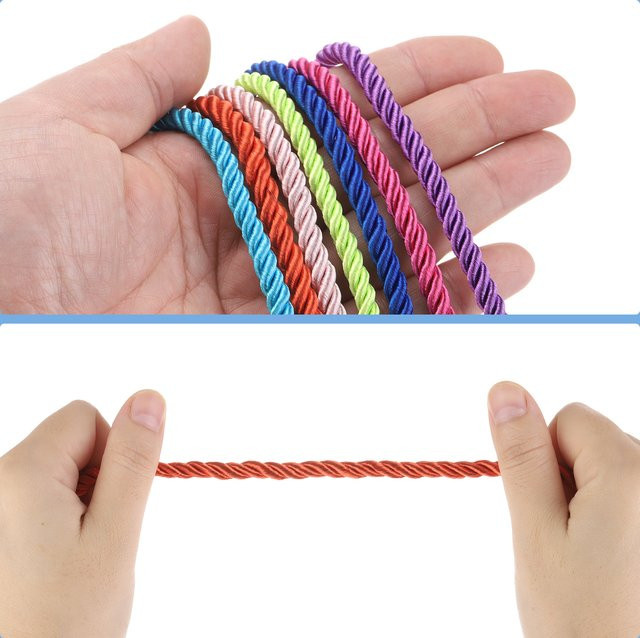 Uxcell Gedrehte Kordelbesatz 3-lagige geflochtene Schnur für Bastelarbeiten und Weihnachtsdekoration, Durchmesser: 3 mm, Länge: 10,06 m, Farben: Rot und Mehrfarbig - Bild 1