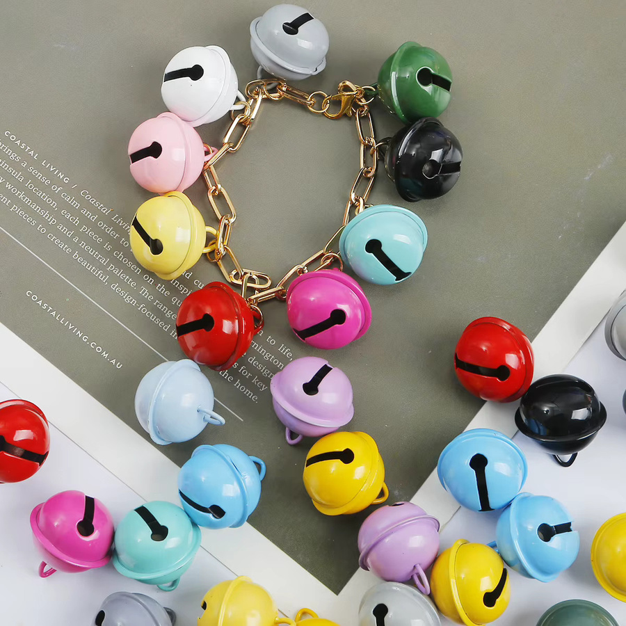 10 Stück Beadia Mini Jingle Bells aus Eisen in Bunt für Weihnachtsbaum Dekoration und DIY Bastelzubehör, Durchmesser: 2,2 cm, Höhe: 2,4 cm - Bild 2