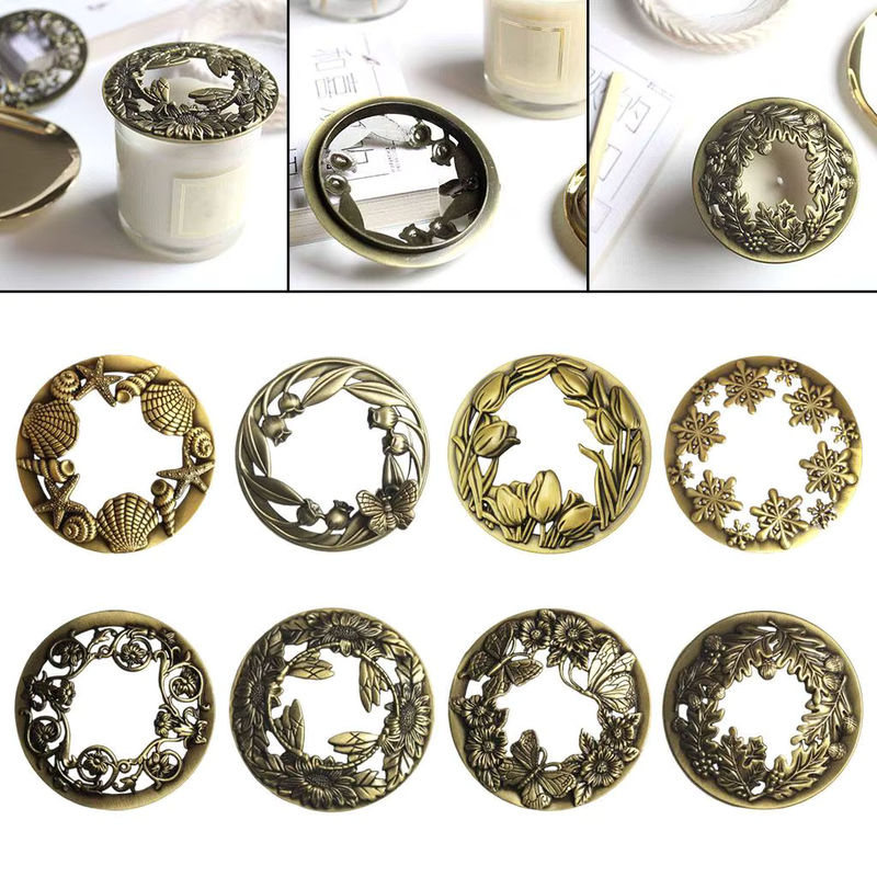 Kesoto Vintage Kerzenhalter mit floralem Blumenmuster aus Metall und Glas in Gold, rund - Bild 4