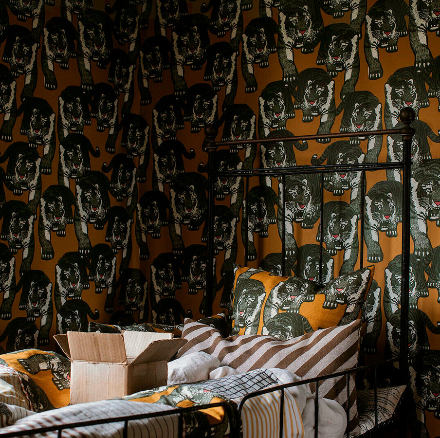 Studio Lisa Bengtsson Tapete Love 1355 mit Tiermotiv im skandinavischen Design, Schwarz-Weiß-Gelb-Grau - Bild 1