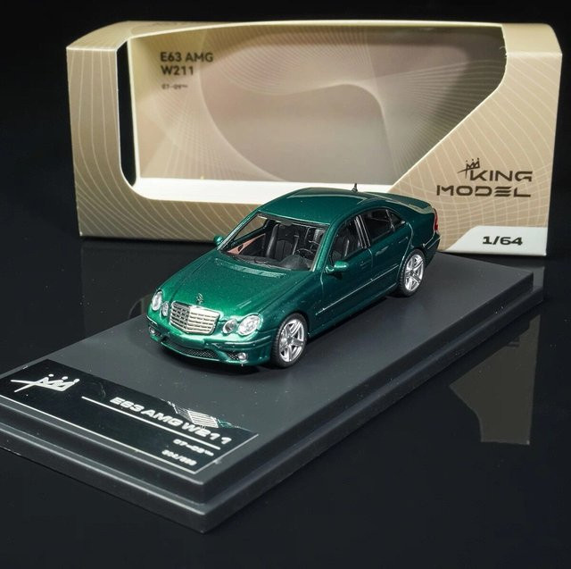 KING MODEL E63 W211 Legierungsautomodell, 1:64, Metall, Grün - Bild 1