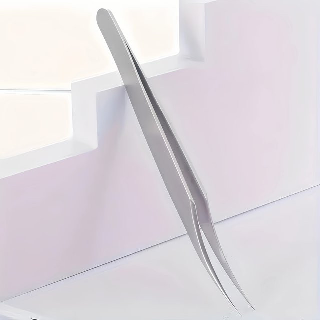 Ouriner Wimpernpinzette aus Edelstahl, silbern, gebogenes Design - Bild 1