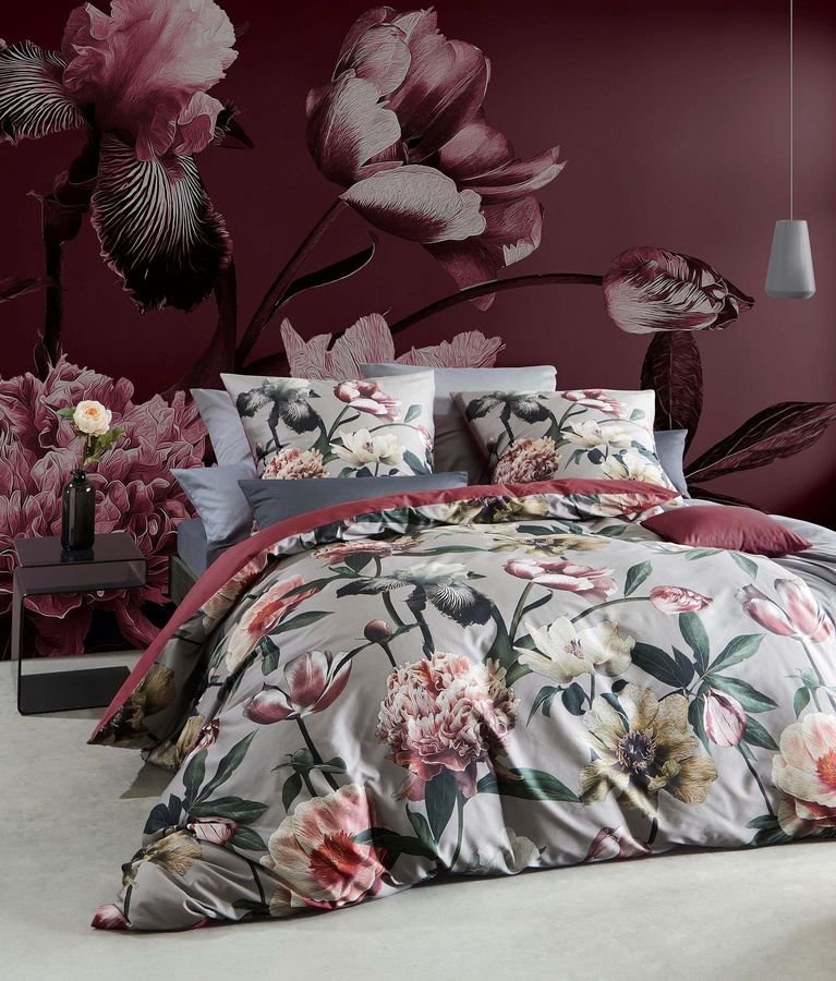 Fleuresse Mako-Satin Bettwäsche mit floralem Blüten- und Blättermuster, wendbar, Grau/Rot, B/H: 155 x 220 cm - Bild 1
