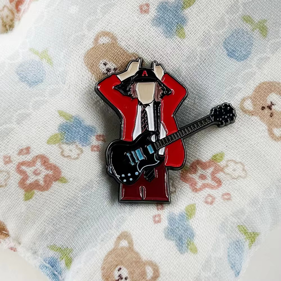 YUMEI Emaille-Pin, Rockband-Abzeichen, Gitarrist Angus Young - Bild 3