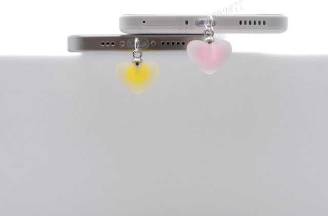Frosted Love Staubstecker-Anhänger für USB-C Anschlüsse - Bild 1