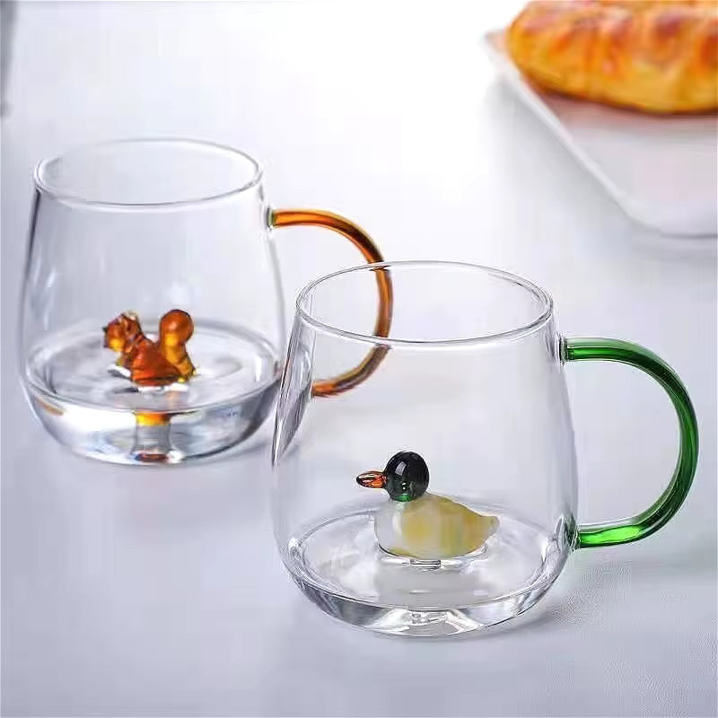 FATUBE 3D-Glasbecher in Tierform aus Borosilikatglas, transparent mit farbigem Griff - Bild 1