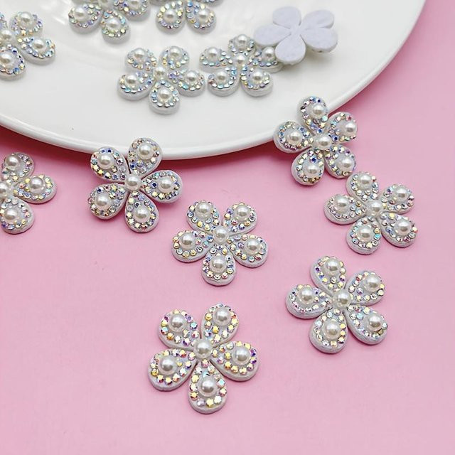 XYNN 10 Stück Blumenförmige Strass- und Kunstperlen-Aufkleber selbstklebend in Weiß für Kleidung und Bastelarbeiten - Bild 1