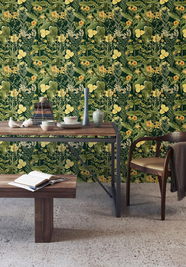 MINDTHEGAP Tapete Mimulus in Dunkelgrün mit floralem Art Nouveau Design - Bild 1