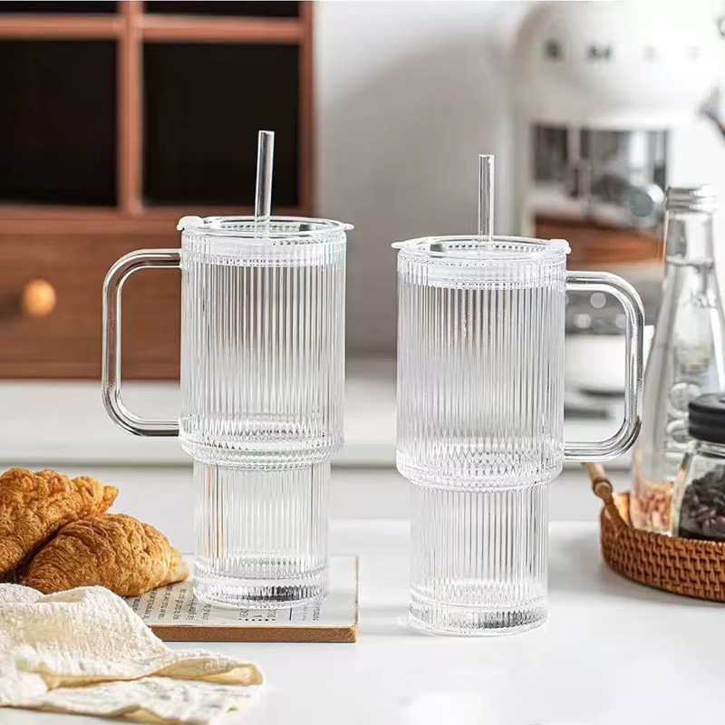 YWDL Trinkglas aus Glas mit Griff und Deckel, geripptes Tumbler-Set in Transparent, 760 ml - Bild 3