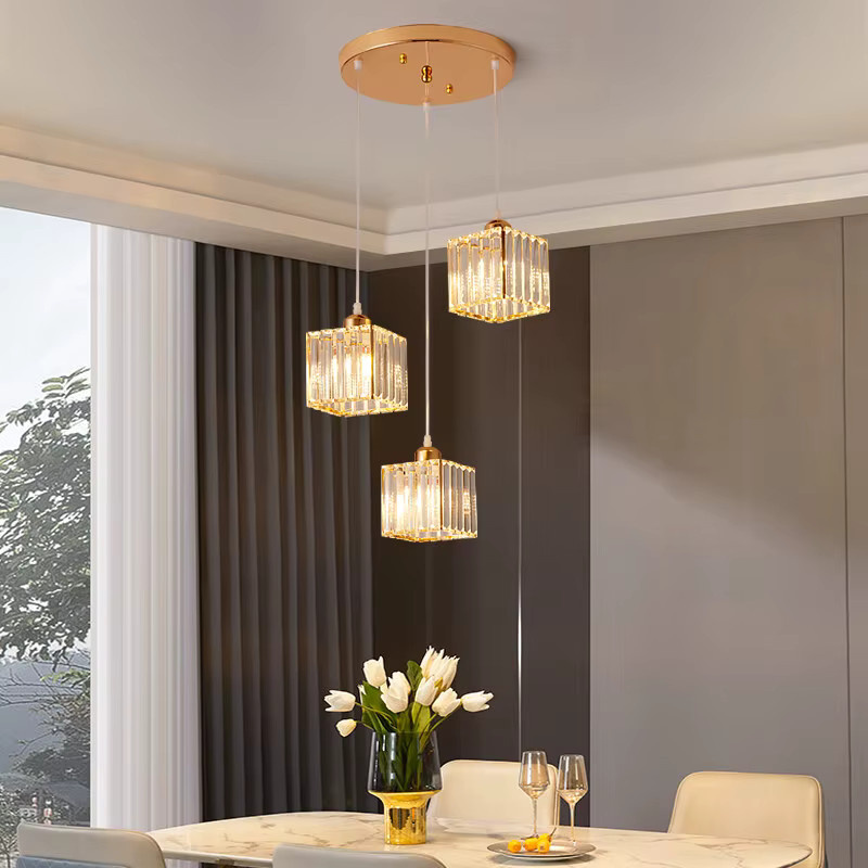OSABO Moderne Metall-Kristall-Pendelleuchte in Gold/Messing mit Dreikopf-Design für Wohnzimmer und Restaurant - Bild 3